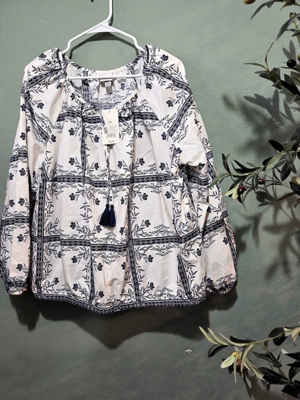 Universal Thread Blouse in White & Blue Size XXL NWT